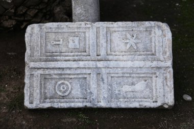 Bodrum Kalesi içindeki şövalye simgeler