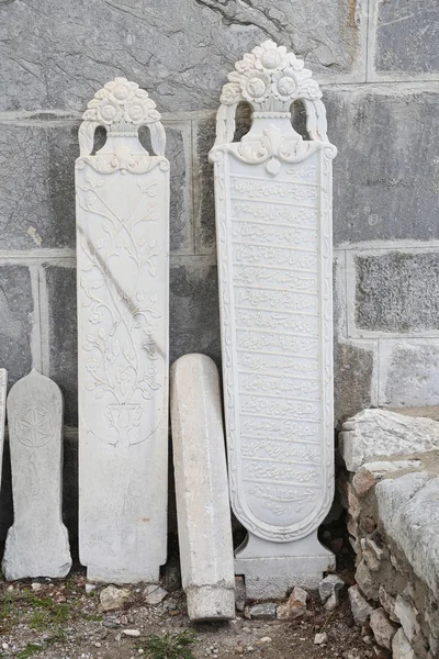 Grabsteine aus osmanischer Zeit in der Burg von Bodrum — Stockfoto