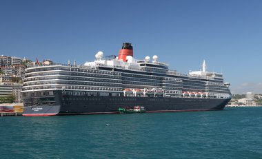 Istanbul limanda gemi cruise