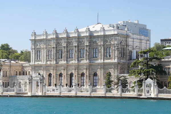 Palacio Dolmabahce en Estambul, Turquía — Foto de Stock