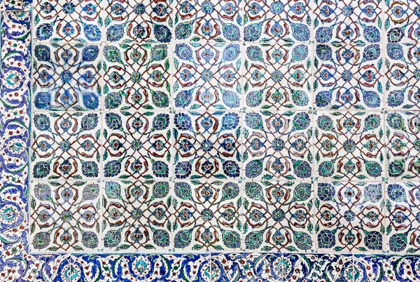 Azulejos azules en el Palacio de Topkapi, Estambul — Foto de Stock