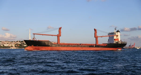 Buque de carga en el mar —  Fotos de Stock