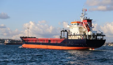 kargo gemisi denizde