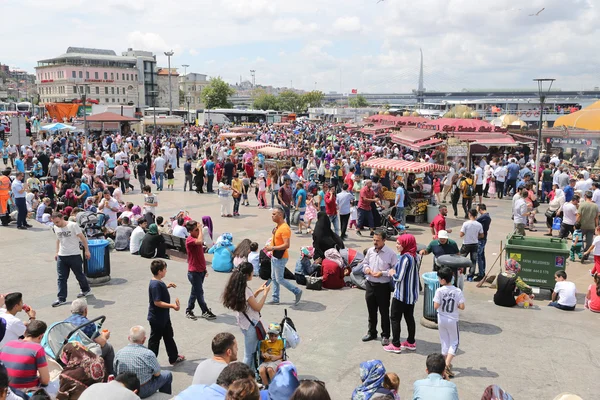 People in Eminonu, Istanbul — Stock Photo, Image