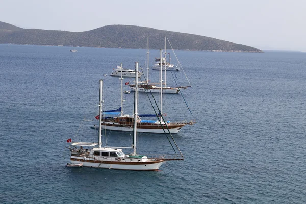 Plachetnice před Bodrum hrad — Stock fotografie