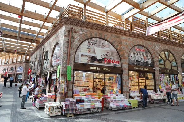 Bazar Havlucular en Kapalicarsi en Bursa City, Turquía — Foto de Stock