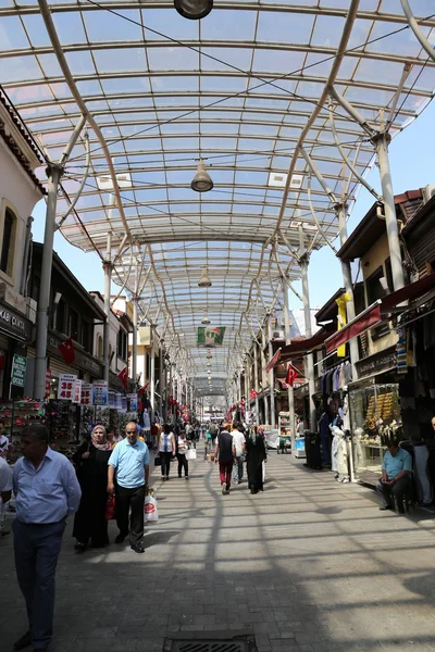 Uzun Carci Bazaar in de stad Bursa, Turkije — Stockfoto