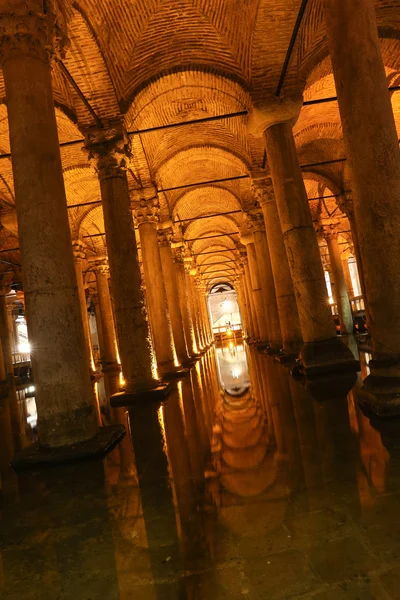 Basilica Cisterne in Istanbul City — Stockfoto