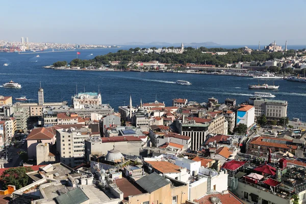 Karakoy und Topkapi-Palast in Istanbul — Stockfoto