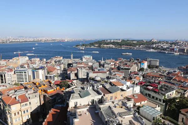 Karakoy a palác Topkapi v Istanbulu City — Stock fotografie