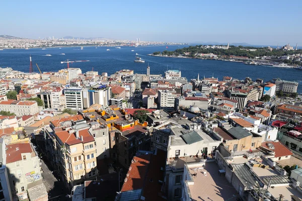 Karakoy y el Palacio Topkapi en la ciudad de Estambul — Foto de Stock