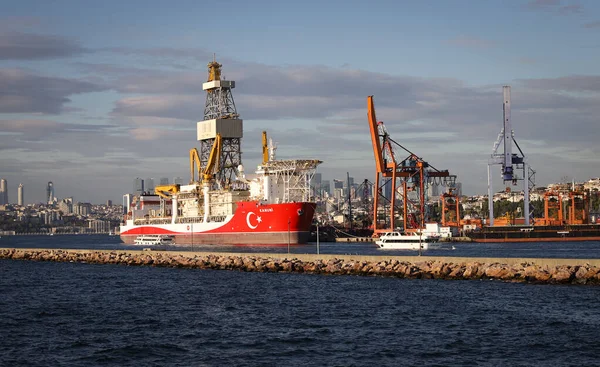 Istanbul Turkey Október 2020 Kanuni Fúróhajó Karbantartás Alatt Haydarpasa Kikötőjében — Stock Fotó