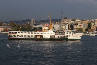 İSTANBUL, TURKEY - 29 Ekim 2020: Sehir Hatlari feribotu Boğazı 'nda. Sehir Hatlari 1844 'te kuruldu..