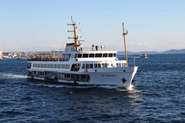 Stanbul Turkey Ekim 2020 Sehir Hatlari Feribotu Boğazı Nda Sehir — Stok fotoğraf