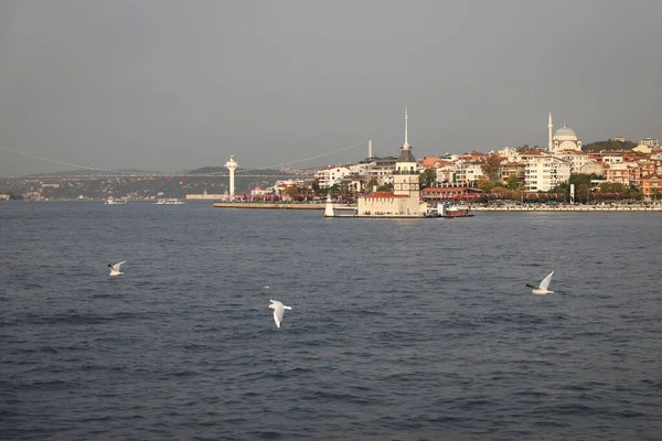 Torre Doncellas Estrecho Del Bósforo Ciudad Estambul Turquía —  Fotos de Stock