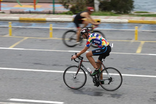 Istanbul Turquía Octubre 2020 Atletas Compitiendo Componente Ciclista Del Triatlón — Foto de Stock