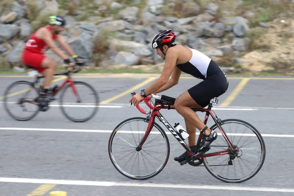 Istanbul Turquía Octubre 2020 Atletas Compitiendo Componente Ciclista Del Triatlón —  Fotos de Stock