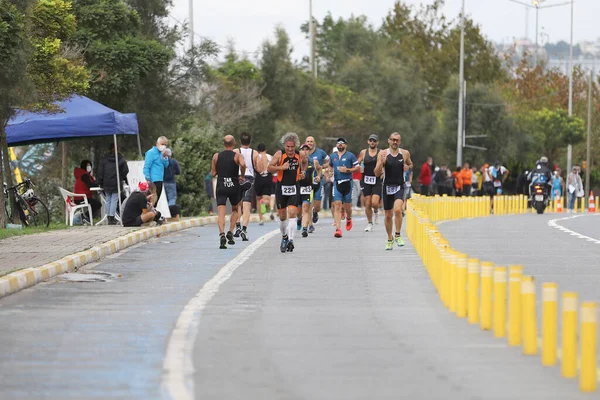 Istanbul Turquía Octubre 2020 Atletas Compitiendo Componente Carrera Del Triatlón —  Fotos de Stock