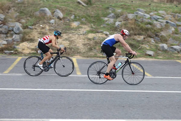 Istanbul Turquía Octubre 2020 Atletas Compitiendo Componente Ciclista Del Triatlón —  Fotos de Stock