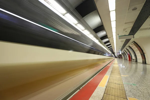 Motin Blured Metro Moving Station — Stock Photo, Image