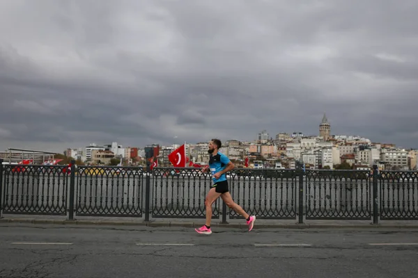 Istanbul Turkey Listopad 2020 Nieokreślony Sportowiec Biegający Maraton Stambule Który — Zdjęcie stockowe