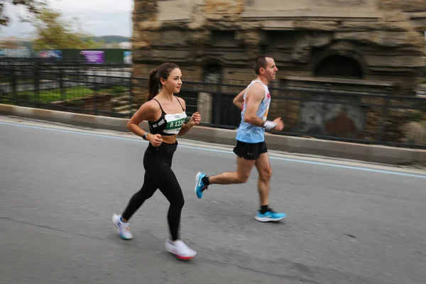 イスタンブール トルコ 2020年11月8日 42歳で走る選手 イスタンブールマラソン1レースで2大陸が含まれています — ストック写真