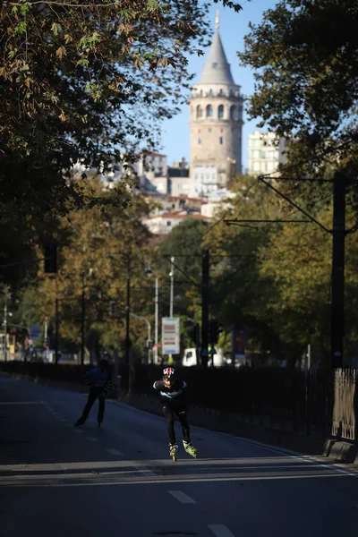 Istanbul Turkey November 2020 Skater Isztambuli Maraton Amely Két Kontinenst — Stock Fotó