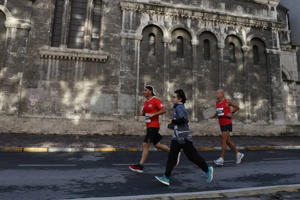 Istanbul Turkey Listopad 2020 Sportowcy Startujący Maraton Stambule Który Obejmuje — Zdjęcie stockowe