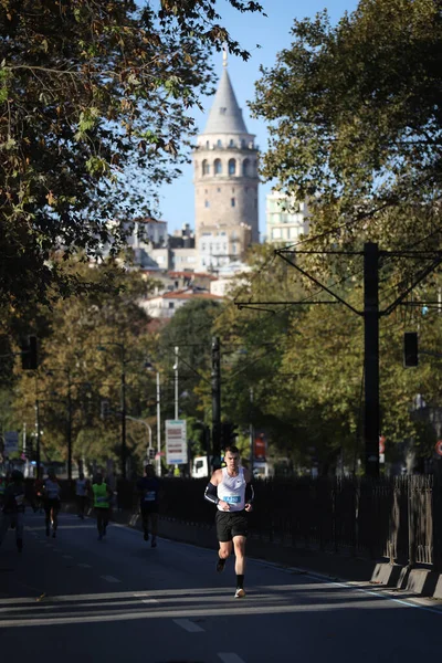 Istanbul Turkey November 2020 Onbepaalde Atleet Loopt Istanbul Marathon Die — Stockfoto