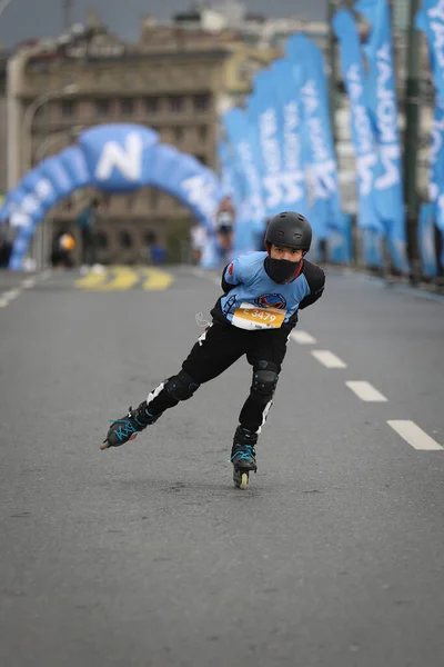 Istanbul Turkey November 2020 Skater Isztambuli Maraton Amely Két Kontinenst — Stock Fotó