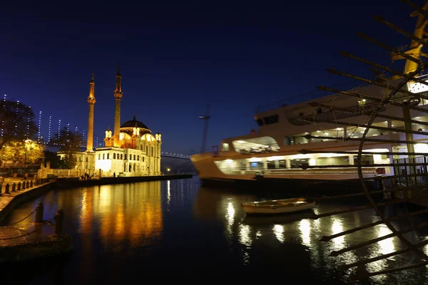 Ortakoy Buyuk Mecidiye Mosque Istanbul City Turkey — Stock Photo, Image