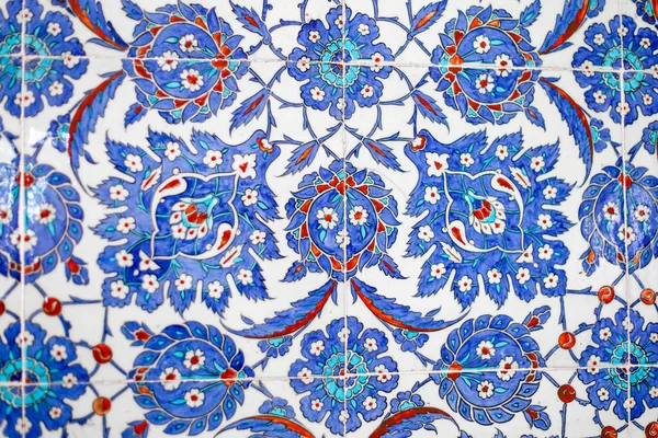 Szczegóły Tradycyjnej Tureckiej Niebieskiej Płytki Kolorze Niebieskim Czerwonym — Zdjęcie stockowe