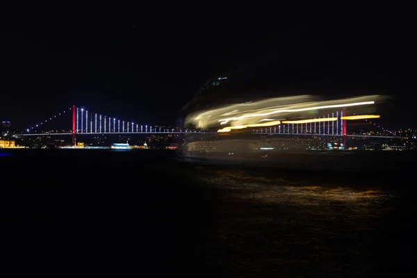 Fähre Und Bosporus Brücke Istanbul Türkei — Stockfoto