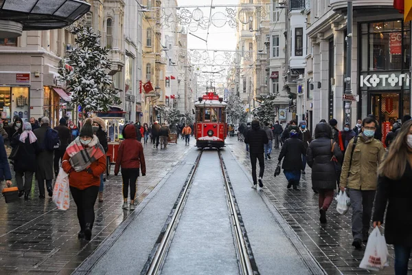 Istanbul Turkey January 2021 Historic Red Tram Istiklal Avenue Most — Stockfoto