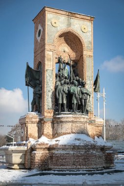 İstanbul Şehri 'nde Karlı Gün' de Taksim Cumhuriyet Anıtı