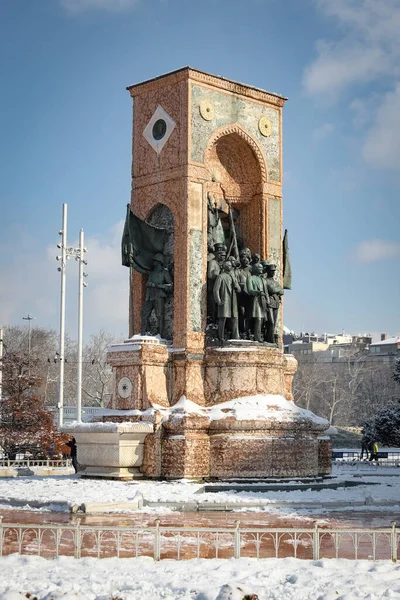 Das Denkmal Der Taksim Republik Verschneiten Istanbul Türkei — Stockfoto