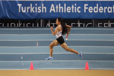 İSTANBUL, TURKEY - 26 Ocak 2021: Türkiye Atletizm Federasyonu Olimpiyat Eşiği sırasında koşan tanımlanamayan sporcu