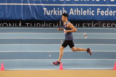 İSTANBUL, TURKEY - 26 Ocak 2021: Türkiye Atletizm Federasyonu Olimpiyat Eşiği sırasında koşan tanımlanamayan sporcu