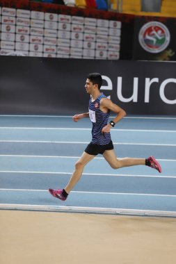 İSTANBUL, TURKEY - 26 Ocak 2021: Türkiye Atletizm Federasyonu Olimpiyat Eşiği sırasında koşan tanımlanamayan sporcu