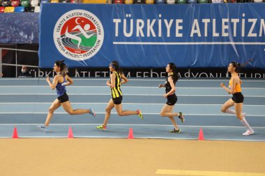 İSTANBUL, TURKEY - Şubat 06, 2021: Türkiye Salon Atletizm Şampiyonası sırasında koşan sporcular