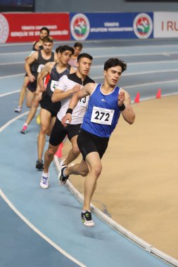 İSTANBUL, TURKEY - Şubat 06, 2021: Türkiye Salon Atletizm Şampiyonası sırasında koşan sporcular