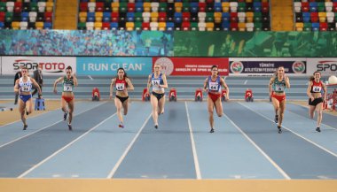 İSTANBUL, TURKEY - 20 Şubat 2021: Balkan Salon Atletizm Şampiyonası sırasında 60 metre koşan sporcular