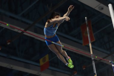 İSTANBUL, TURKEY - 20 Şubat 2021: Balkan Salon Atletizm Şampiyonası sırasında tanımlanamayan atlet direği atlama