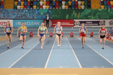 İSTANBUL, TURKEY - 20 Şubat 2021: Balkan Salon Atletizm Şampiyonası sırasında 60 metre koşan sporcular