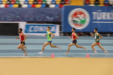 İSTANBUL, TURKEY - 20 Şubat 2021: Balkan Salon Atletizm Şampiyonası sırasında koşan sporcular