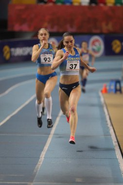 İSTANBUL, TURKEY - 20 Şubat 2021: Balkan Salon Atletizm Şampiyonası sırasında koşan sporcular