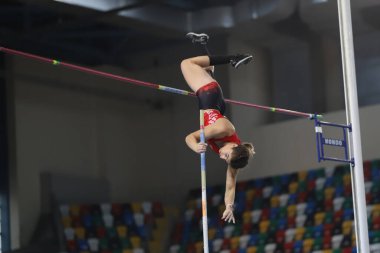 İSTANBUL, TURKEY - 20 Şubat 2021: Balkan Salon Atletizm Şampiyonası sırasında tanımlanamayan atlet direği atlama