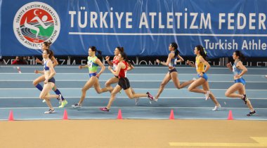 İSTANBUL, TURKEY - 20 Şubat 2021: Balkan Salon Atletizm Şampiyonası sırasında koşan sporcular