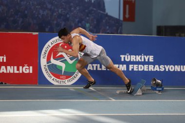İSTANBUL, TURKEY - 31 Ocak 2021: Türkiye Atletizm Federasyonu Olimpiyat Eşiği sırasında koşan tanımlanamayan sporcu