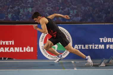 İSTANBUL, TURKEY - 31 Ocak 2021: Türkiye Atletizm Federasyonu Olimpiyat Eşiği sırasında koşan tanımlanamayan sporcu